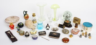 Lot 520 - A collection of items to include two...