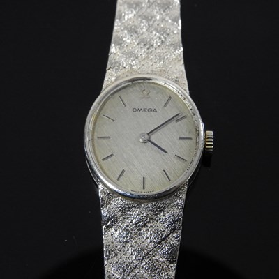 Lot 150a - An Omega 9 carat gold cased ladies wristwatch,...