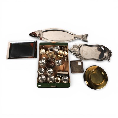 Lot 649 - A collection of silver plated wares