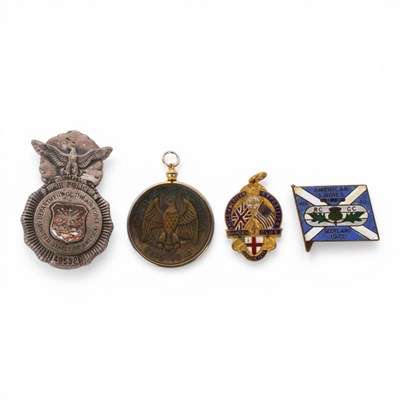 Lot 69 - A USA 1776-1976 bicentennial medal, together...