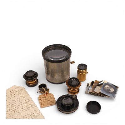 Lot 74 - A collection of vintage camera lenses, to...
