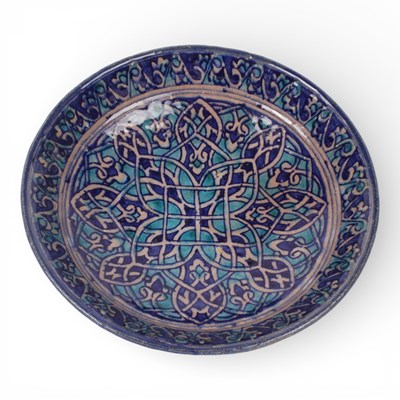 Lot 450 - An Iznik tin glazed pottery bowl, dia. 28cm.