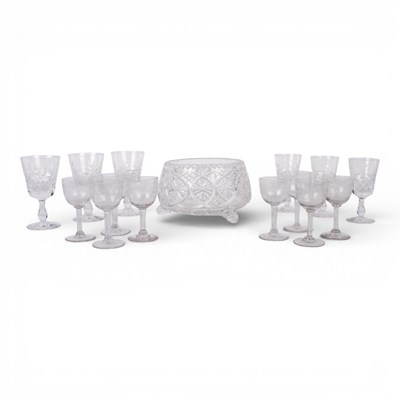 Lot 654 - A collection of cut glassware