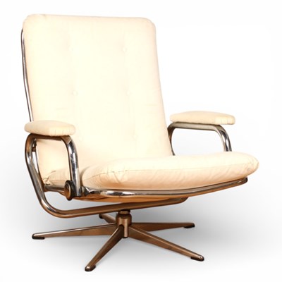 Lot 190 - A mid century white and chrome swivel armchair.