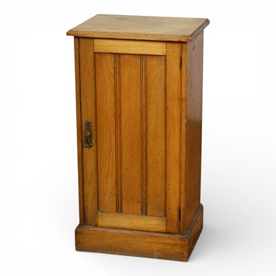 Lot 646 - An early 20th century oak bedside cupboard,...