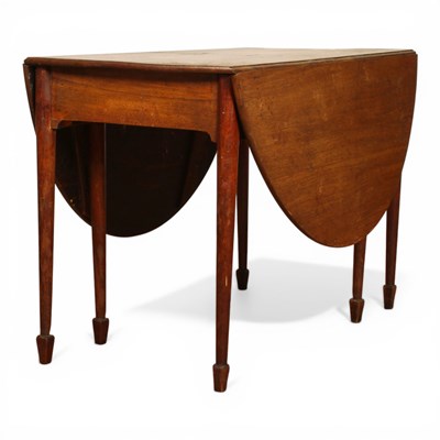 Lot 666 - A 19th century mahogany pembroke dining table