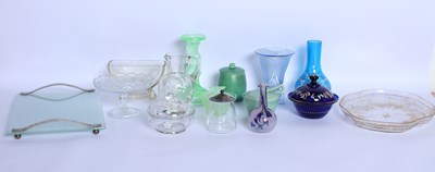 Lot 260 - A collection of glassware to include a 19th...