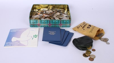 Lot 105 - A collection of mixed world coinage