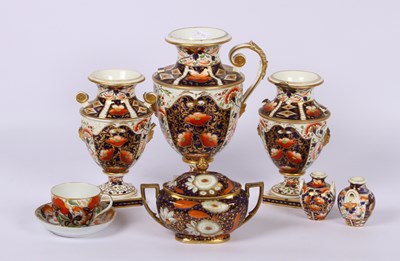 Lot 195 - An early 19th century Bloor Derby garniture,...