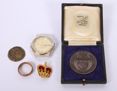 Lot 102 - A collection of items comprising a stainless...