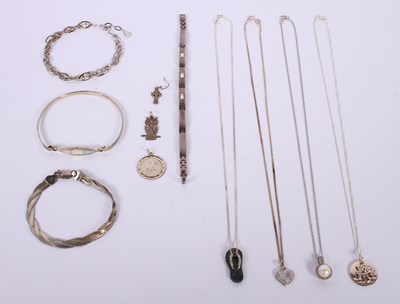 Lot 73 - A collection of silver and white metal jewelry...