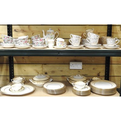 Lot 767 - A Paragon part tea and dinner service,...