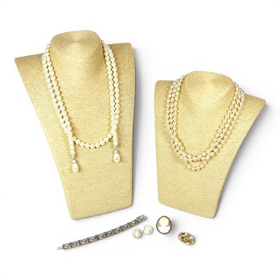 Lot 435 - A cultured pearl and diamante bead necklace,...