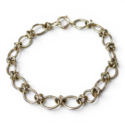 Lot 41 - A 9 carat gold oval link bracelet, 9.7g, 18cm...