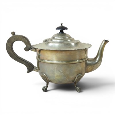 Lot 47 - An early 20th century silver teapot and cover,...