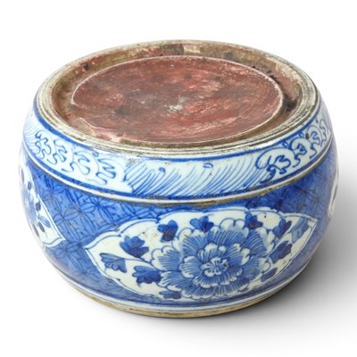 Lot 21 - A Chinese porcelain blue and white inkstone,...