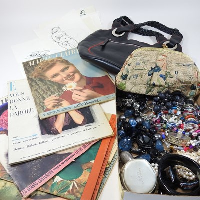 Lot 87 - A collection of costume jewellery