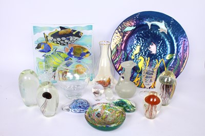 Lot 113 - A collection of glassware including plates,...