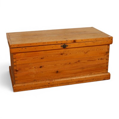 Lot 639 - A pine blanket chest, 102cm