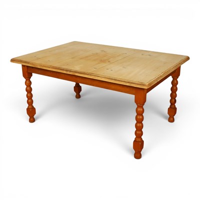 Lot 592 - A pine kitchen/dining table