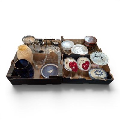 Lot 697 - A collection of mixed glassware, ceramics and...