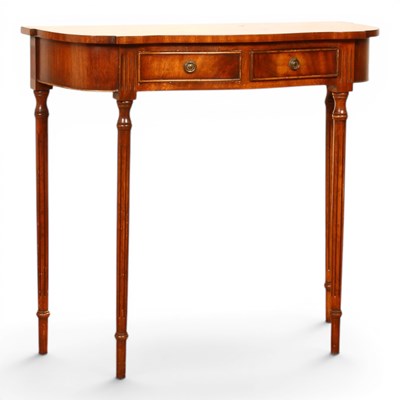 Lot 654 - A mahogany side/occasional table