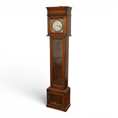 Lot 591 - An early 20th century oak cased Synchrome...