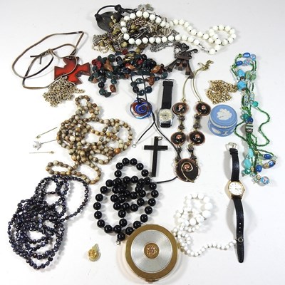Lot 34 - A collection of costume jewellery