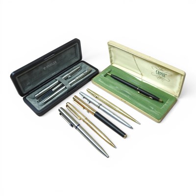 Lot 139 - A collection of pens, to include Parker, some...