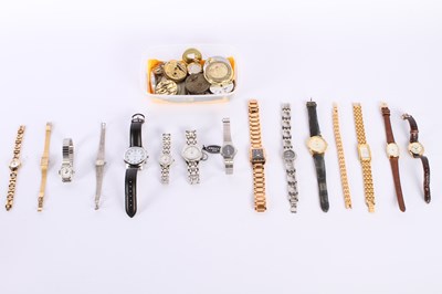 Lot 54 - A collection of vintage and quartz watches...