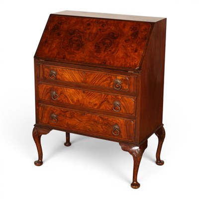 Lot 514 - A 1930s walnut bureau