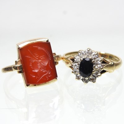 Lot 11 - A 10 carat gold carnelian intaglio ring