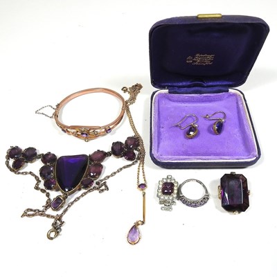 Lot 20 - A Victorian 9 carat gold bangle