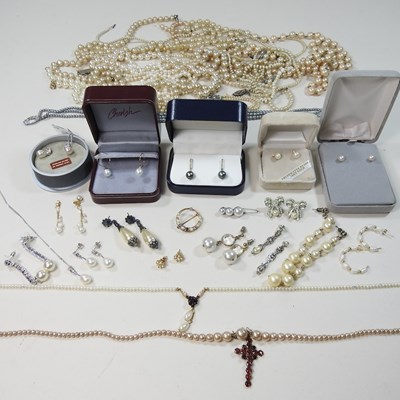 Lot 22 - A collection of cultured pearl jewellery