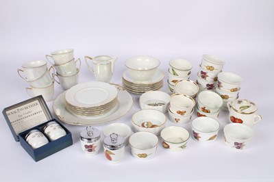 Lot 728 - A collection of porcelain including Royal...