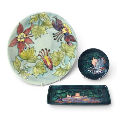 Lot 199 - A Moorcroft pottery Columbine pattern plate,...