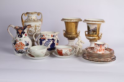 Lot 712 - A collection of antique porcelain including...