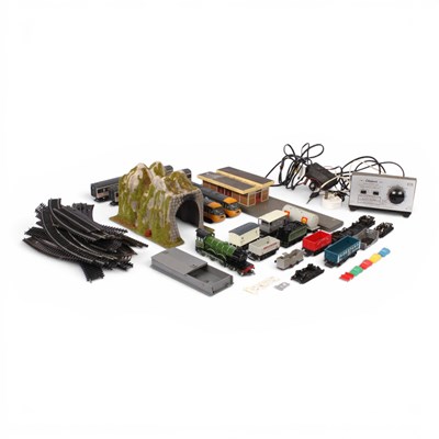 Lot 664 - A collection of loose model railway, OO gauge,...