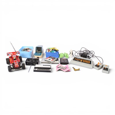 Lot 665 - A mixed lot of toys and games including a...
