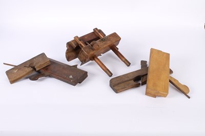 Lot 671 - A collection of vintage wood moulding planes