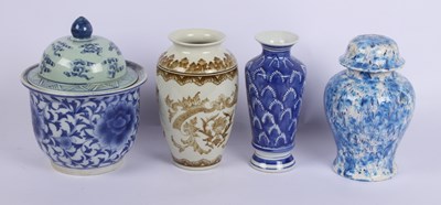 Lot 741 - A collection of ceramics, to include a Chinese...