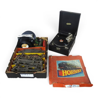 Lot 415 - A Hornby O gauge model railway, Passenger set...