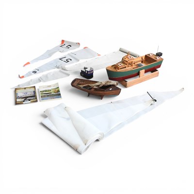 Lot 375 - A wooden model boat, together with another (2)