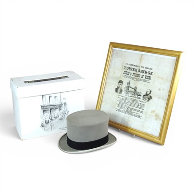 Lot 185 - A gentleman's grey felt top hat, by Hilhouse &...