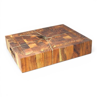 Lot 621 - A new acacia wood chopping board