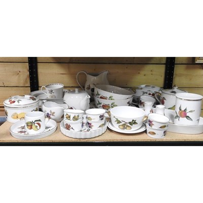 Lot 267 - A collection of Worcester Evesham pattern...