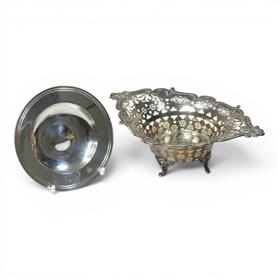 Lot 33 - An Edwardian silver sweetmeat basket, of...