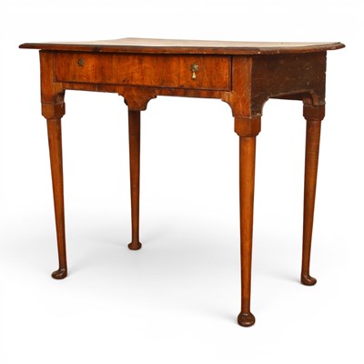 Lot 727 - An 18th century walnut side table