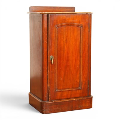 Lot 580 - A Victorian mahogany bedside cupboard