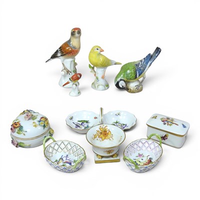 Lot 33 - A Meissen porcelain model of a canary, 9cm...